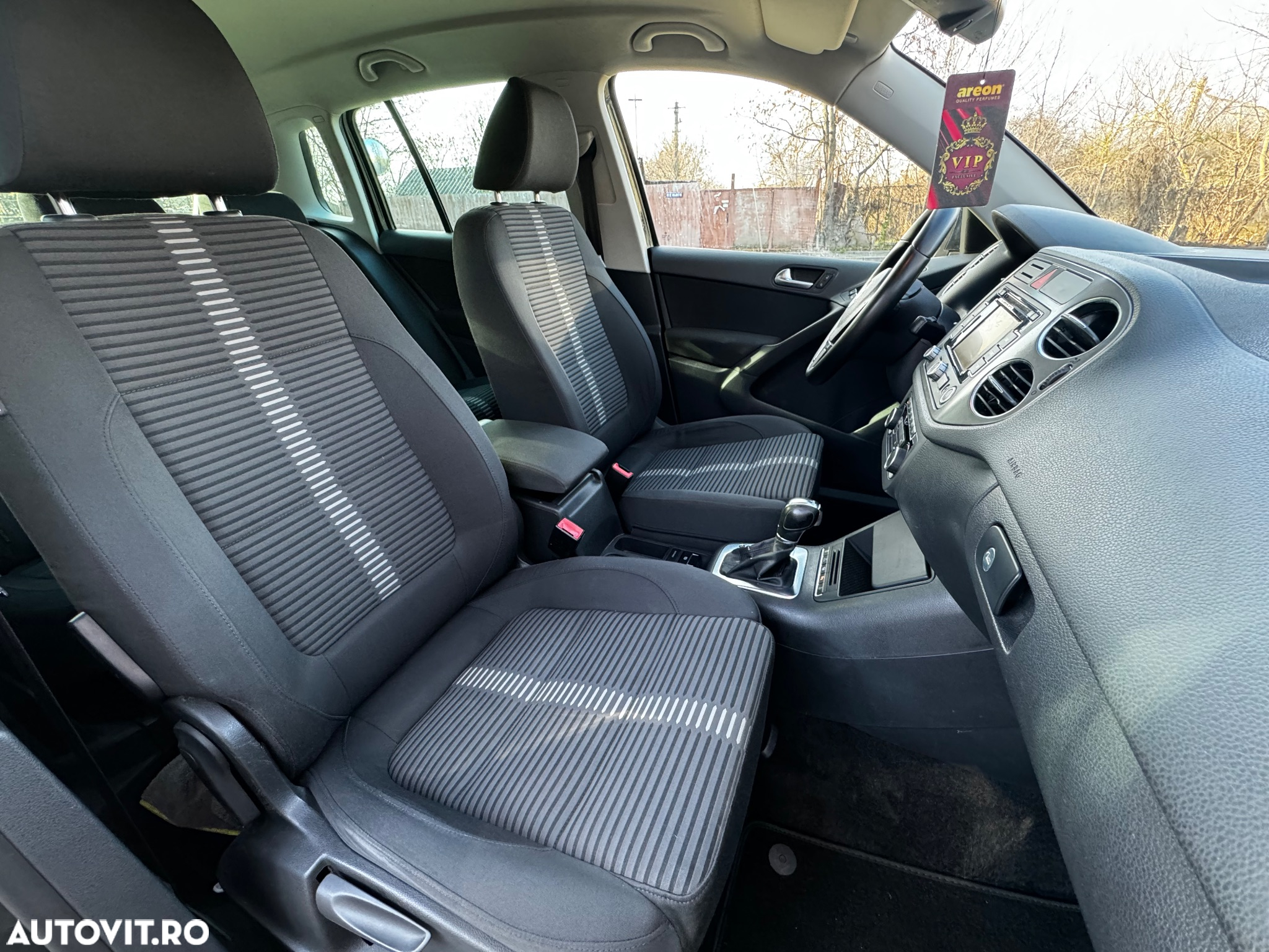 Volkswagen Tiguan 2.0 TDI 4Motion DSG Sport & Style - 9