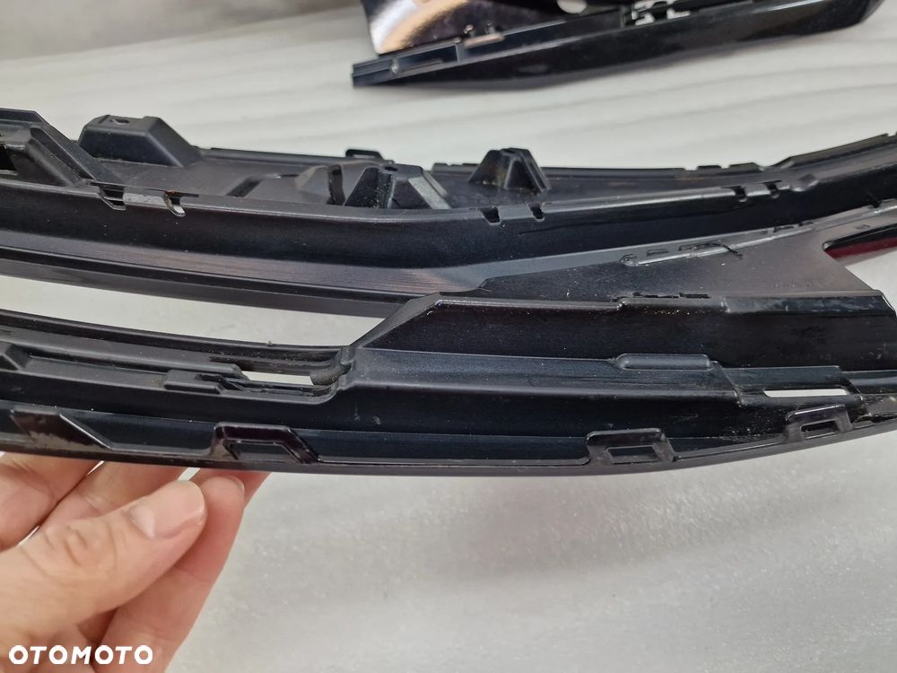 VW PASSAT B8 3G0 GTE LIFT R-LINE 18- LEWA / PRAWA KRATKA BOCZNA ZDERZAKA PRZEDNIEGO PRZÓD , NR 3G0853794B , 3G0853793B , NR AUKCJI E/46 - 28