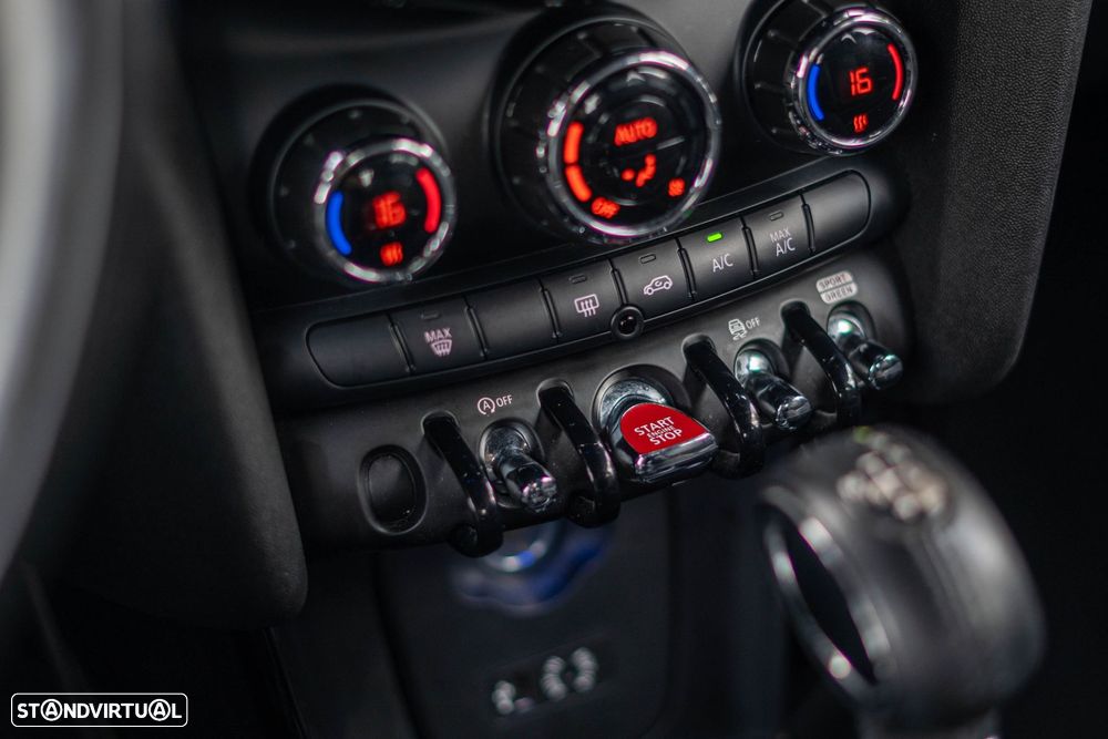 MINI 3 Portas Cooper D Auto - 32