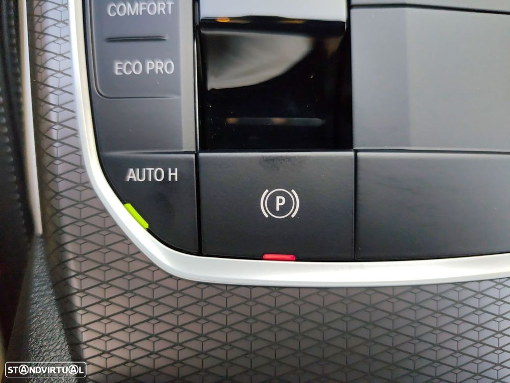 BMW 320 d Pack Desportivo M Auto - 29