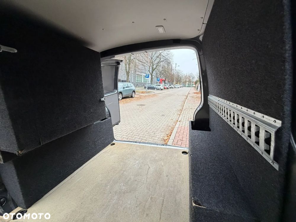 Volkswagen Transporter - 12
