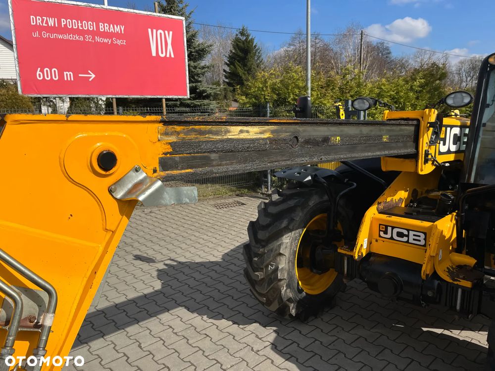 JCB 527-58 Agri - 16