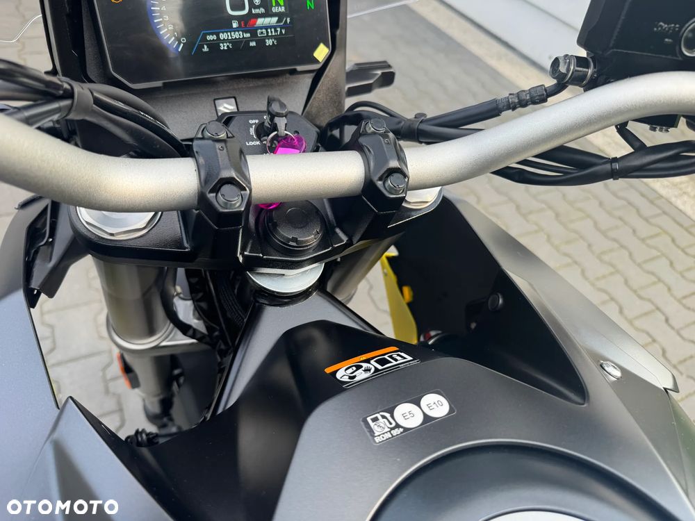 Suzuki V-STROM - 30