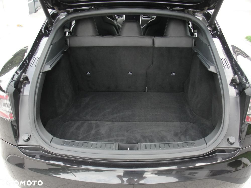 Tesla Model S - 19