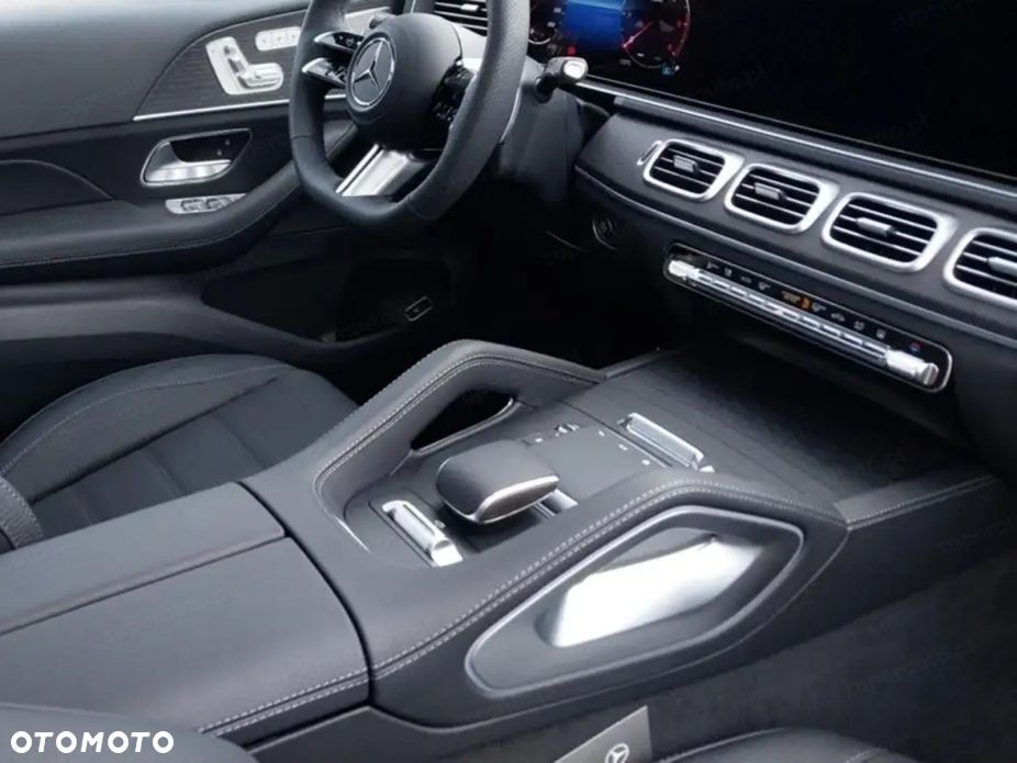 Mercedes-Benz GLS - 11