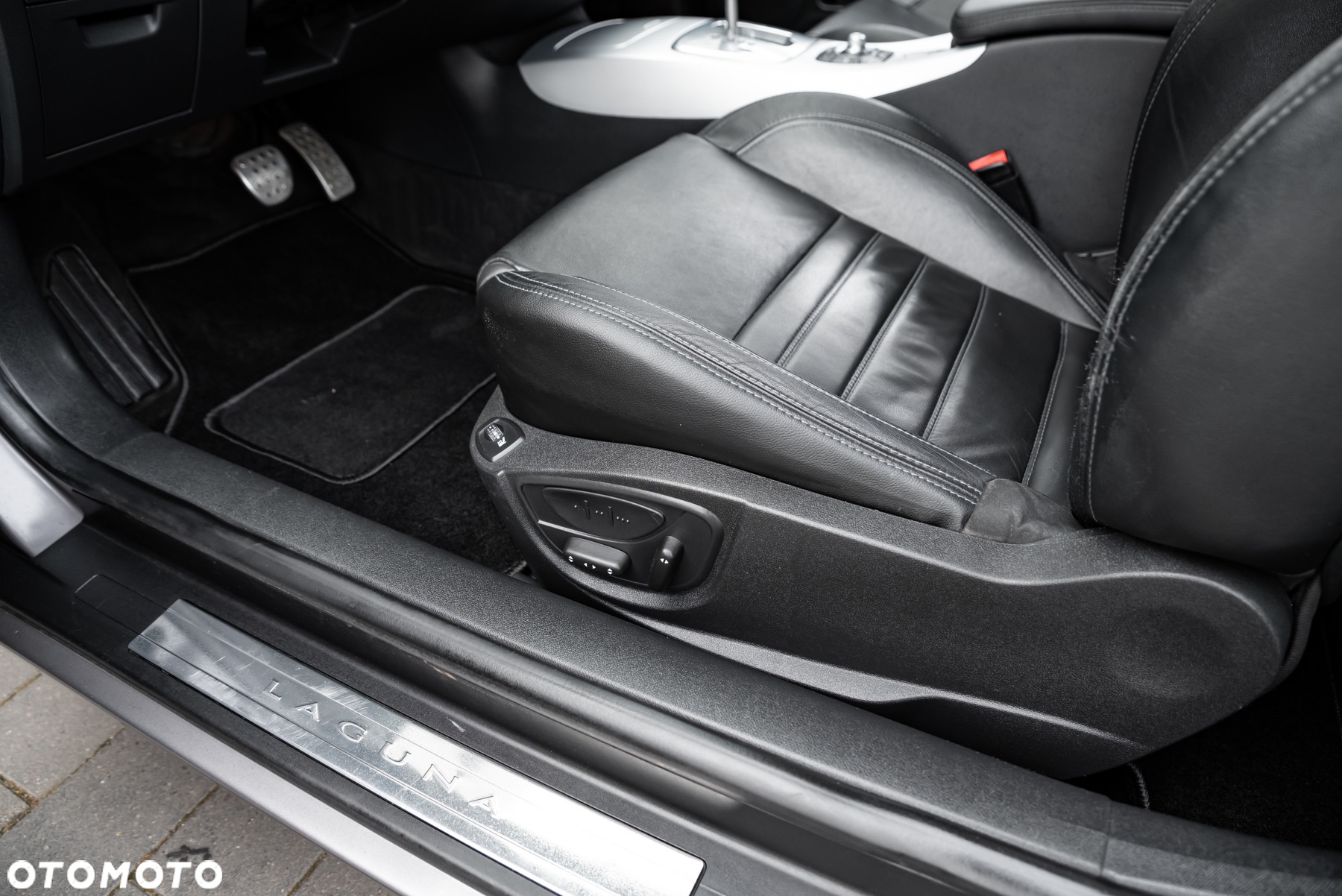 Renault Laguna Coupe V6 dCi 235 FAP GT - 22