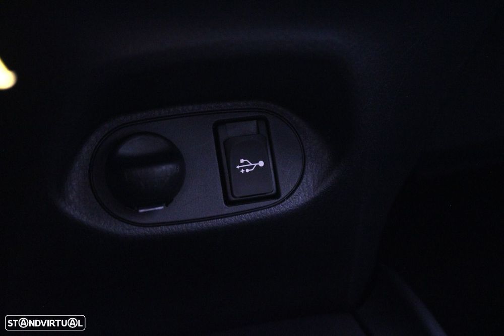 Toyota Yaris 1.0 VVT-i Comfort — fotografia 24
