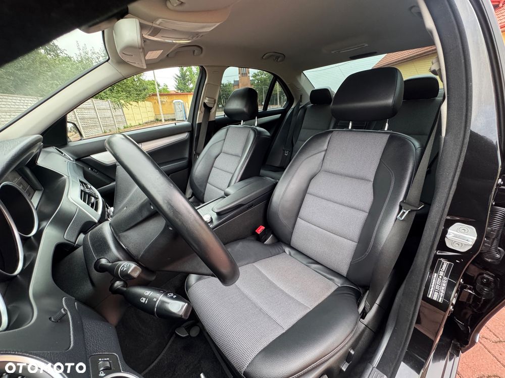 Mercedes-Benz Klasa C 180 BlueEFFICIENCY 7G-TRONIC Avantgarde - 33