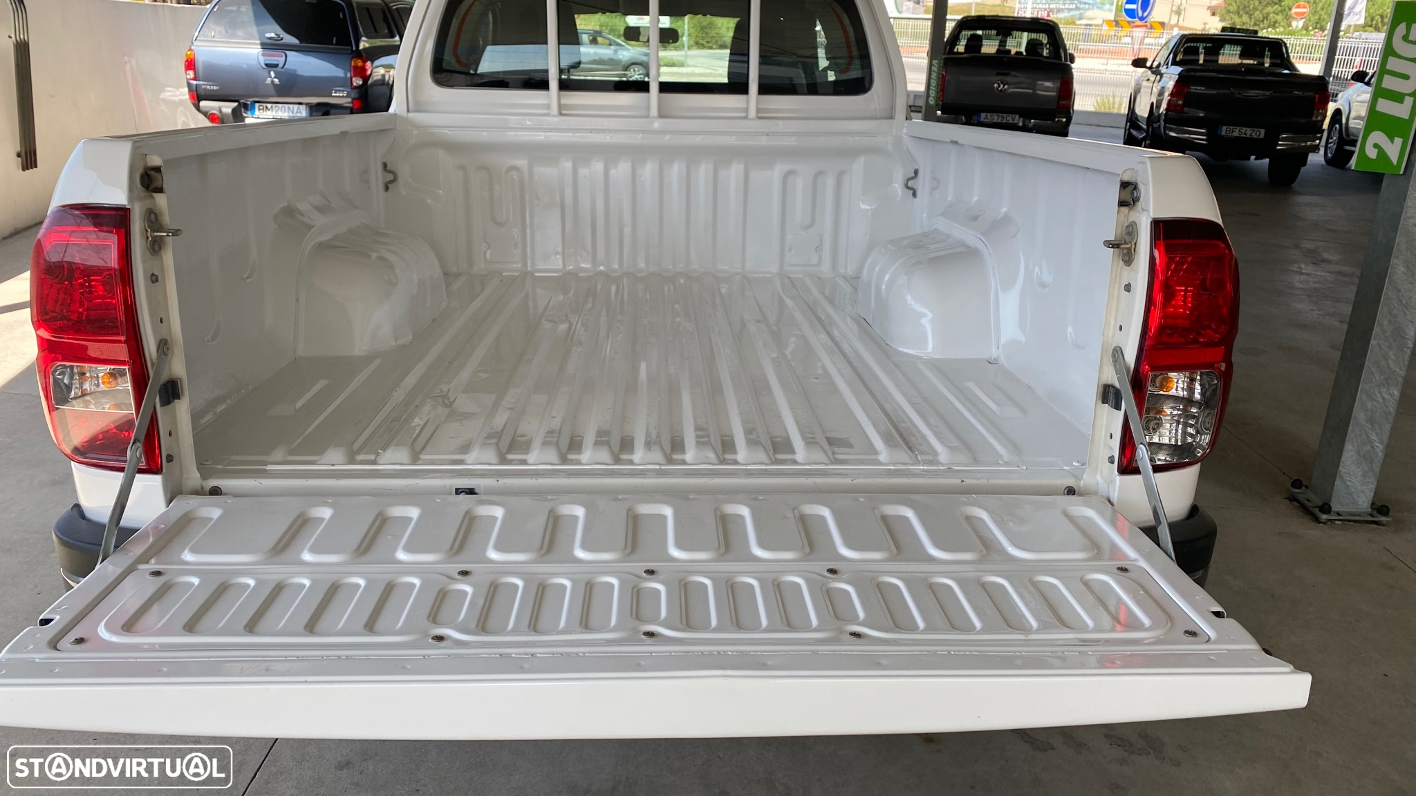 Toyota Hilux 2.4 D-4D 4WD CE Trial - 13
