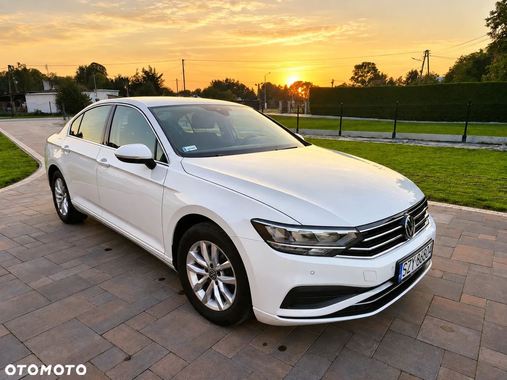 Volkswagen Passat - 1
