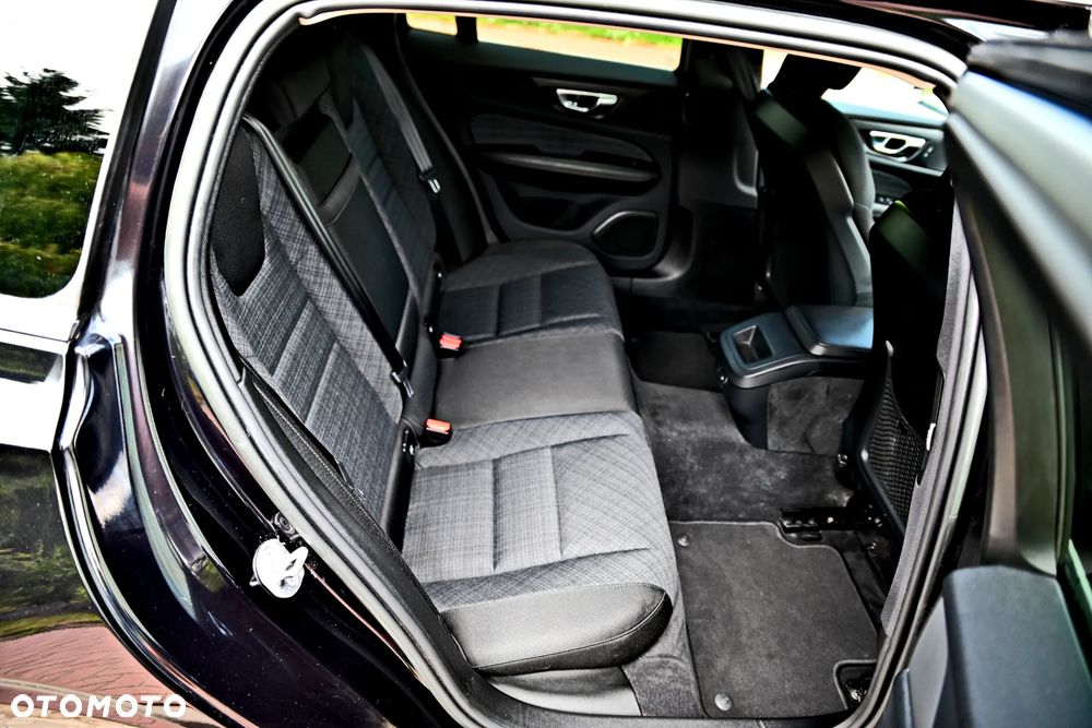 Volvo V60 B3 B Geartronic Momentum Core - 24