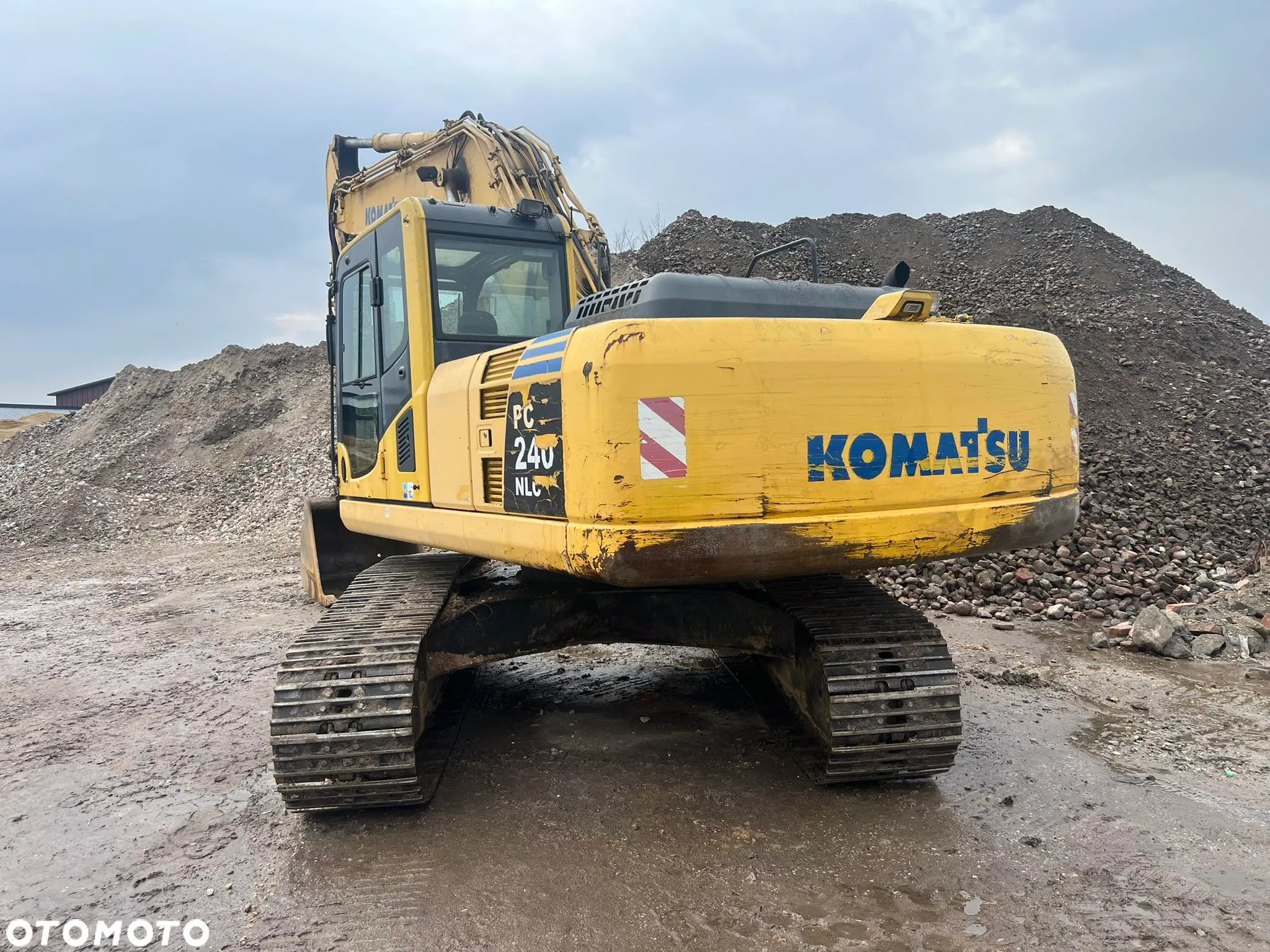 Komatsu 240NLC-8 - 5