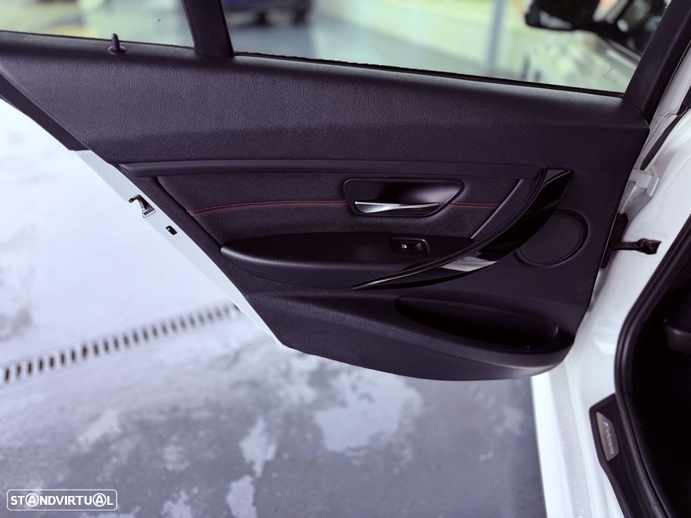 BMW 320 d Auto Pack M - 24