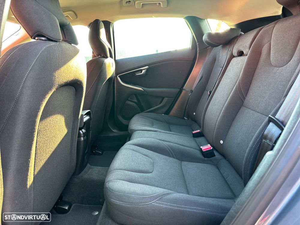 Volvo V40 2.0 D2 Momentum - 19