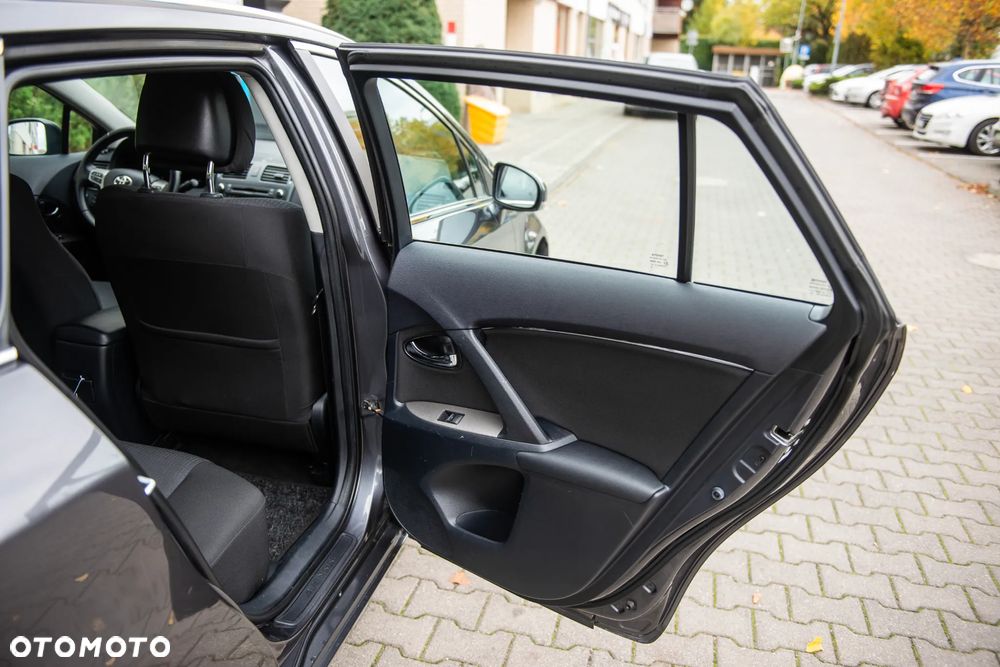 Toyota Avensis 1.8 Premium - 21