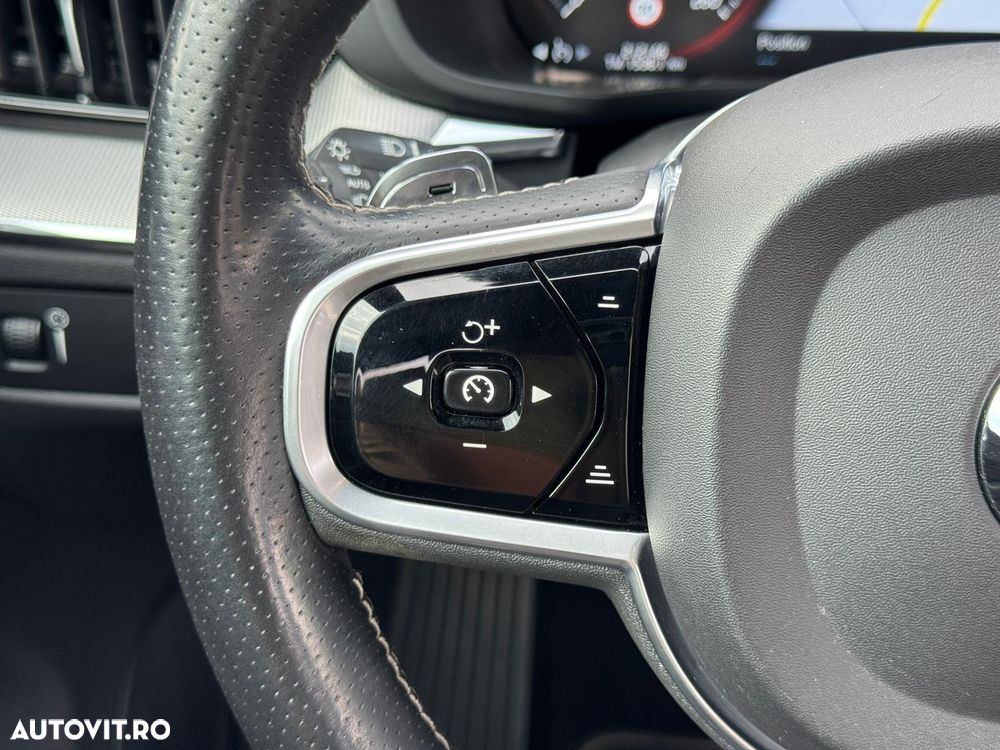 Volvo XC 60 D4 AWD Geartronic RDesign - 25