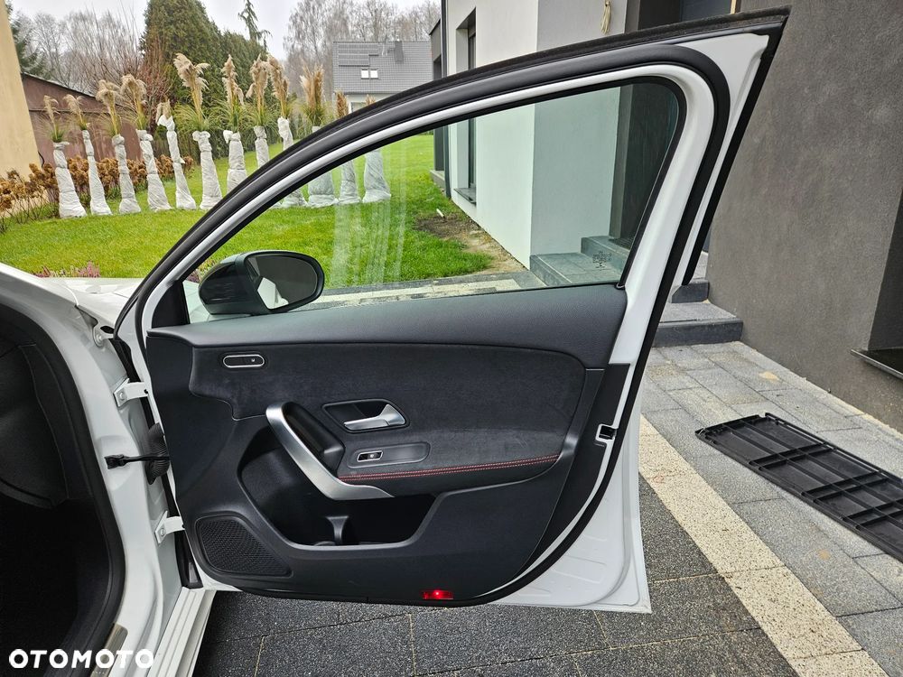 Mercedes-Benz Klasa A 200 AMG Line 7G-DCT - 32