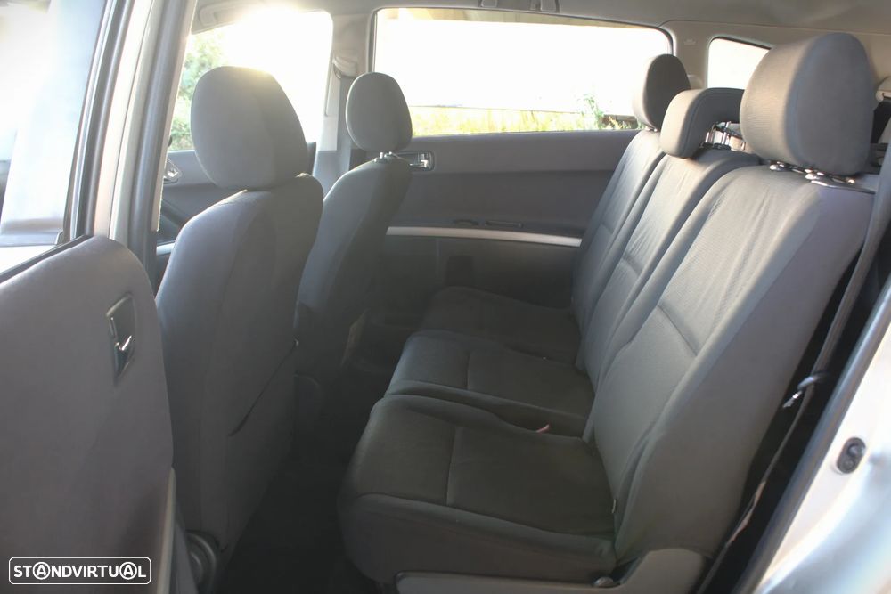 Toyota Corolla Verso 2.2 D-4D Sol - 32
