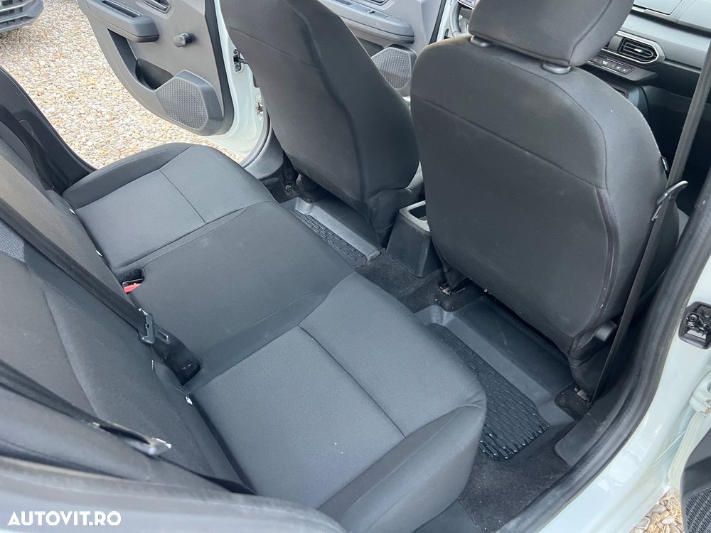 Dacia Logan TCe 90 Essential - 17