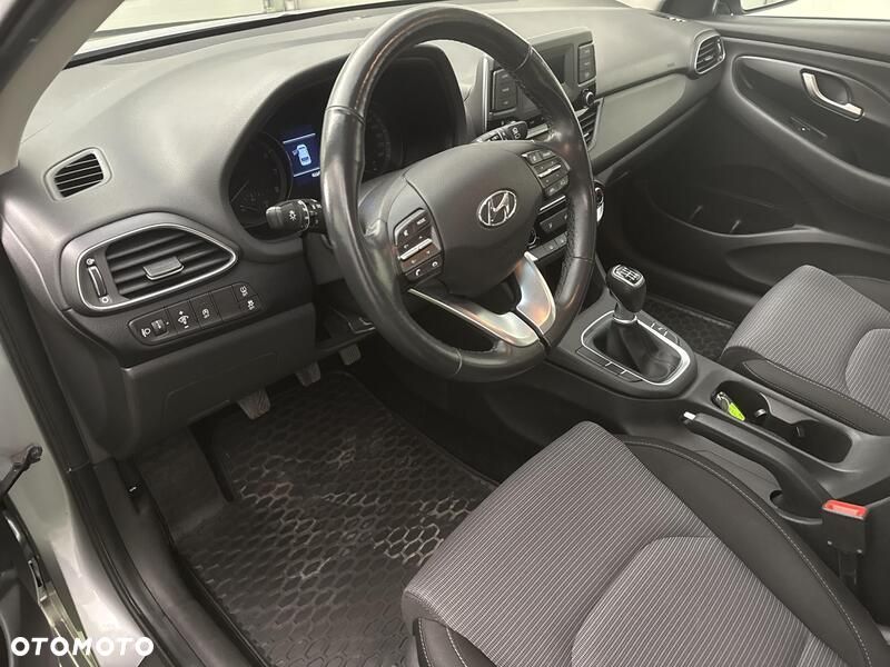 Hyundai i30 1.5 DPI Classic + - 10