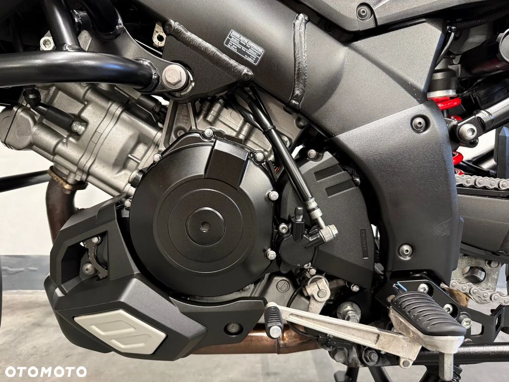 Suzuki V-STROM - 10