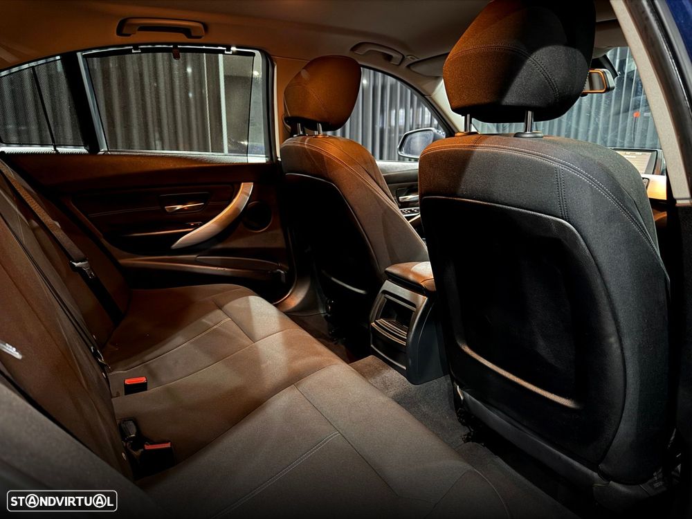 BMW 320 d Line Sport - 36