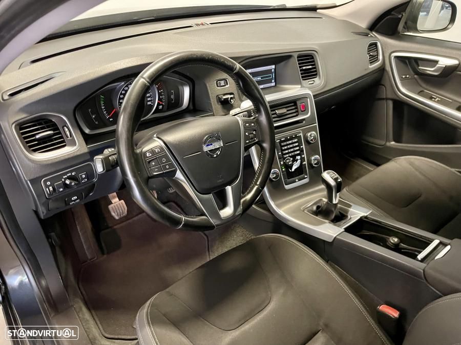 Volvo V60 2.0 D4 Momentum - 8