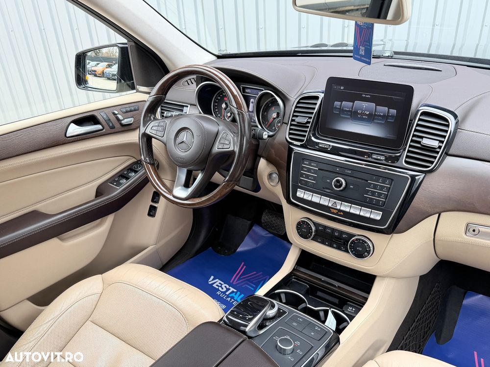 Mercedes-Benz GLS - 22