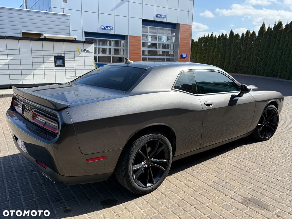 Dodge Challenger - 11