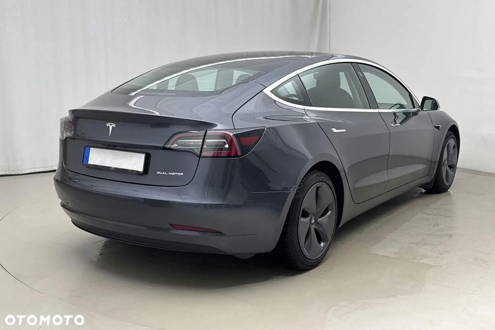 Tesla Model 3 - 3
