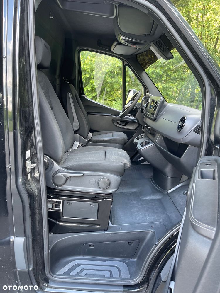 Mercedes-Benz Sprinter - 14