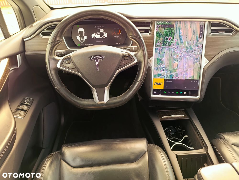 Tesla Model X - 19