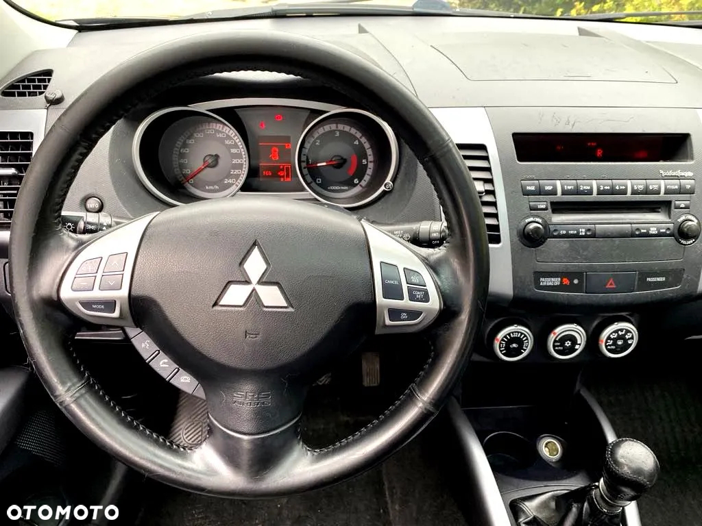 Mitsubishi Outlander 2.0 DID Instyle NAVI - 35