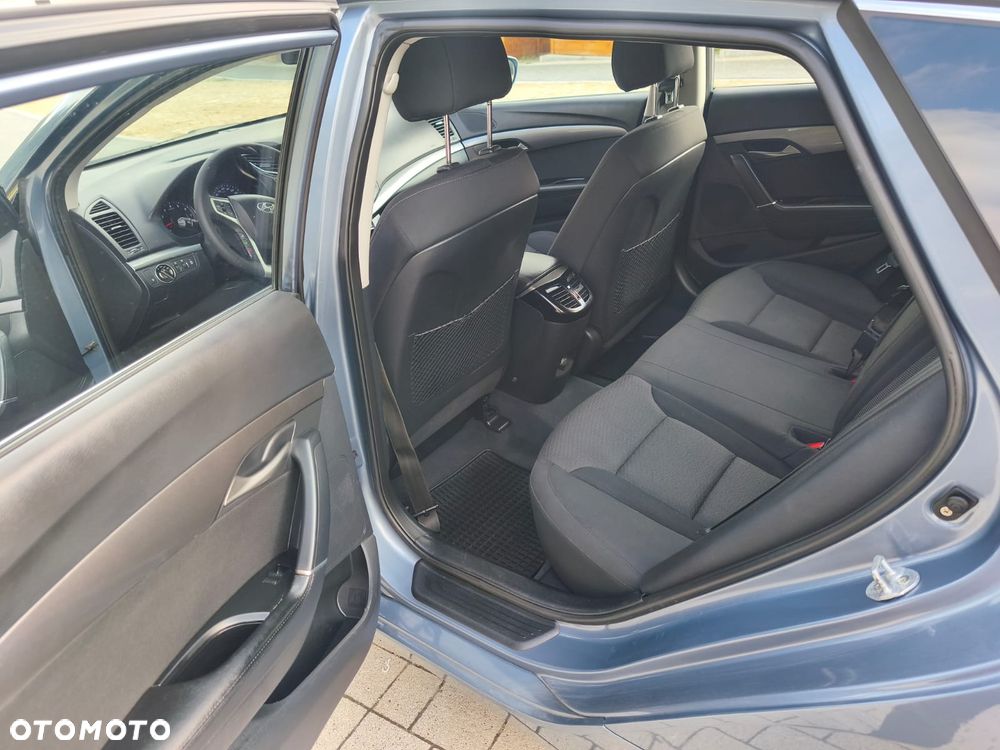 Hyundai i40 Kombi blue 1.6 Family+ - 13