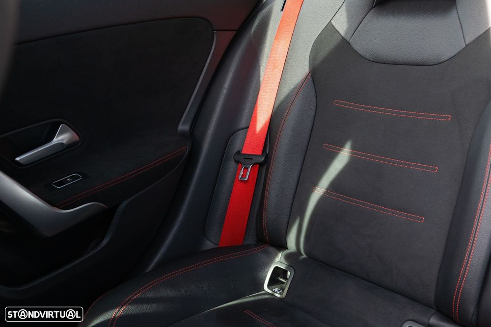 Mercedes-Benz A 35 AMG 4Matic Speedshift DCT 7G - 25