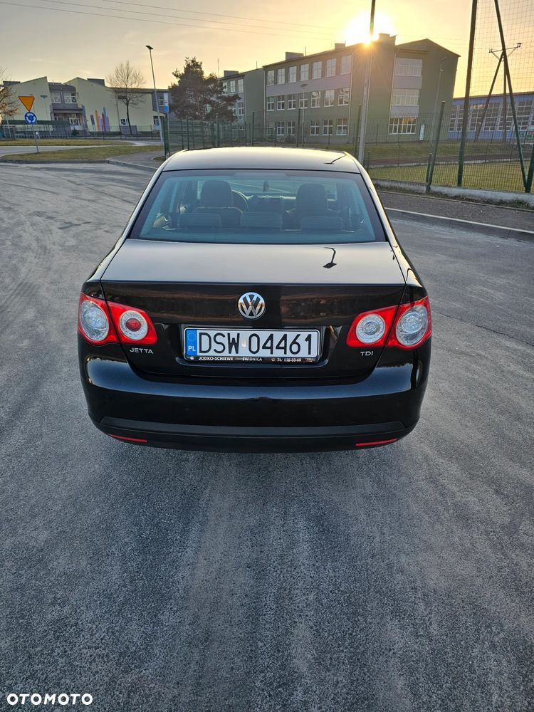 Volkswagen Jetta 1.9 TDI Trendline - 11