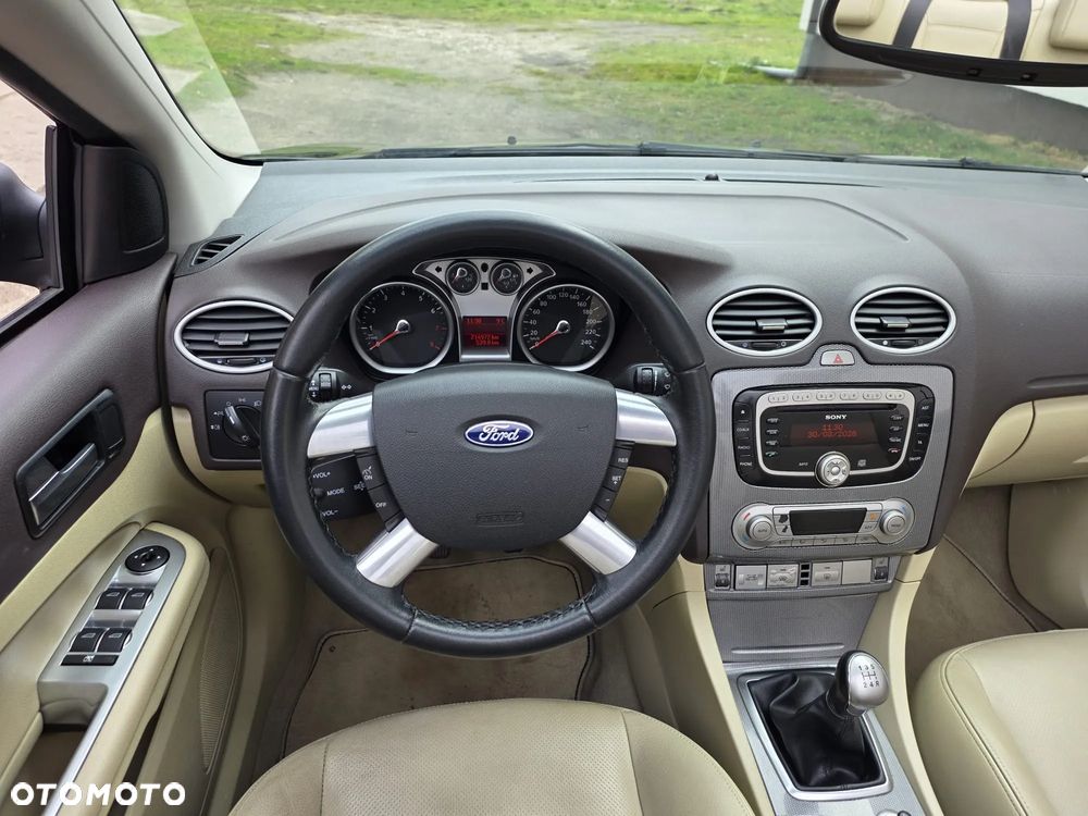 Ford Focus 2.0 16V Titanium - 15
