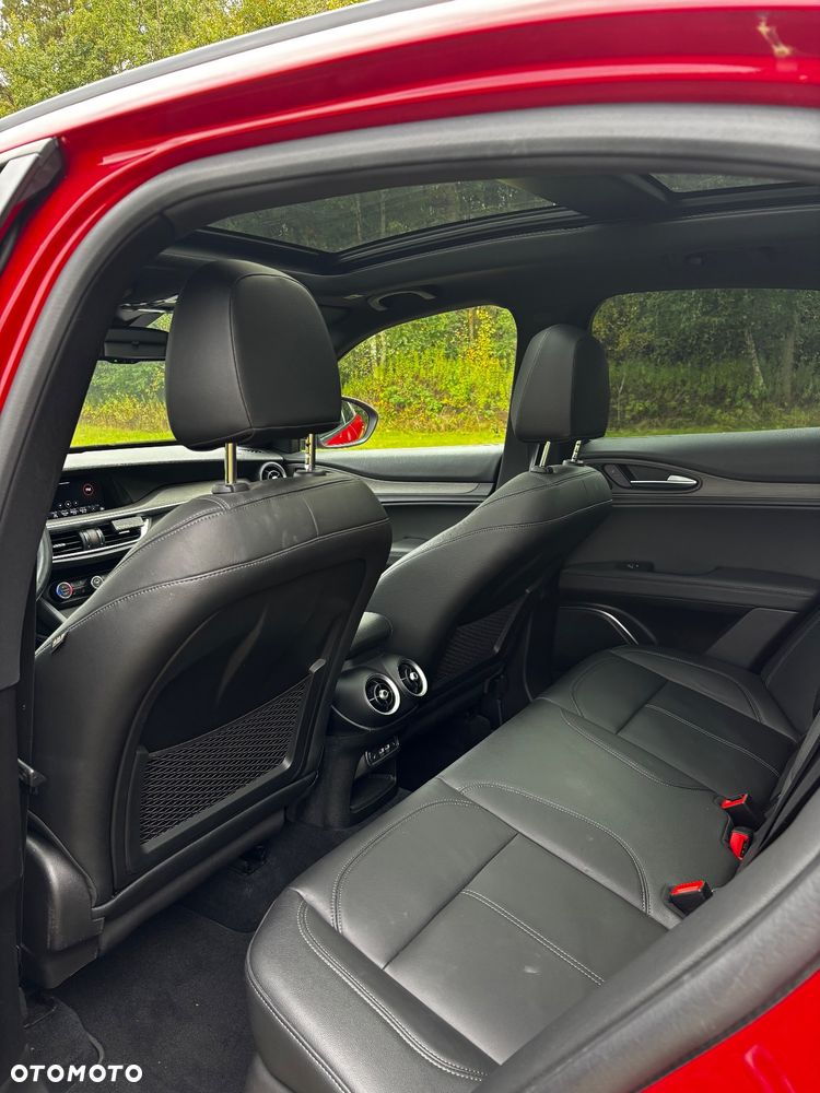 Alfa Romeo Stelvio 2.0 Turbo 16V AT8-Q4 Ti - 5