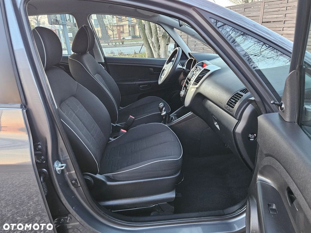 Kia Venga 1.4 CVVT Vision - 11