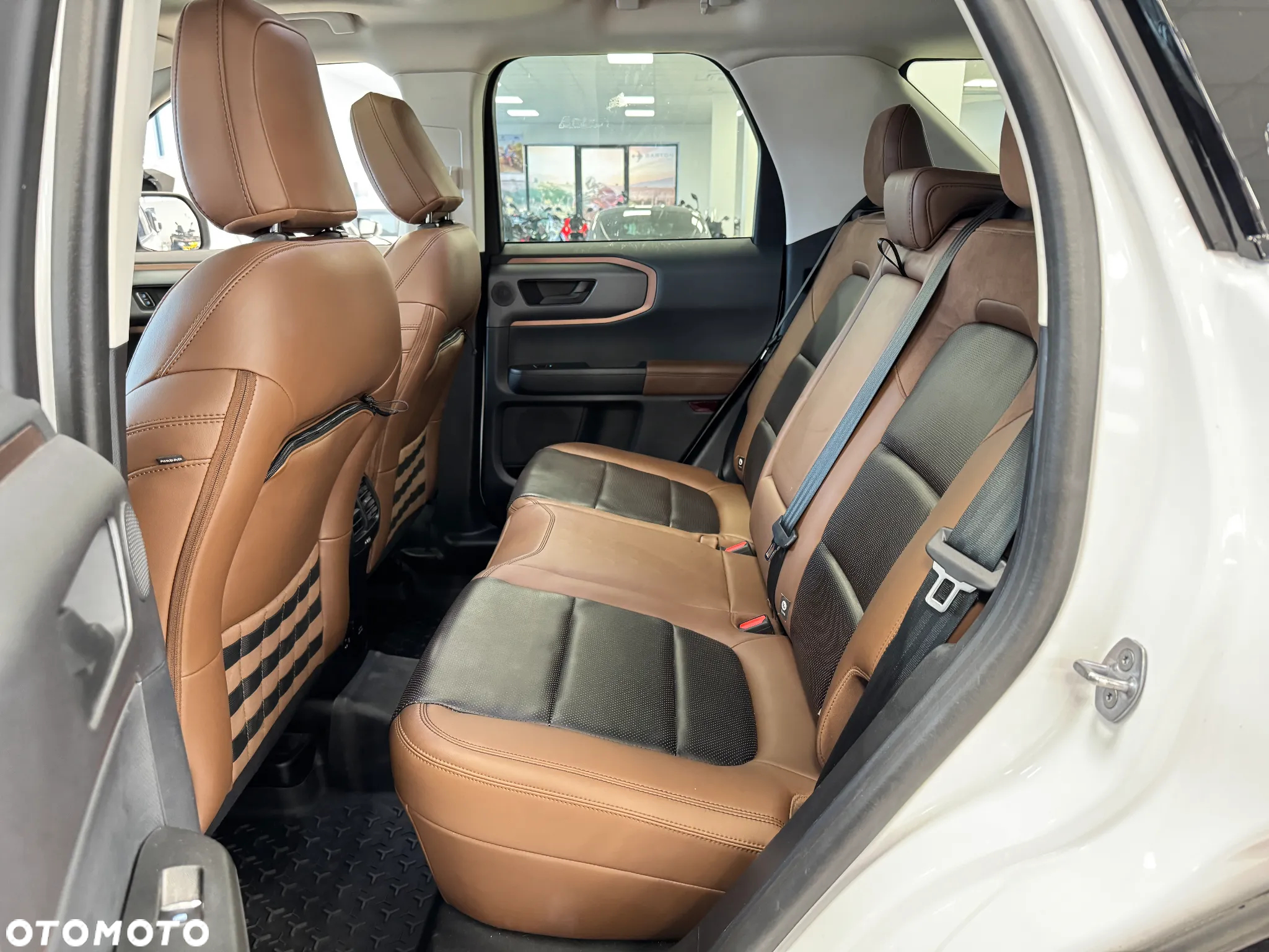 Ford Bronco - 8