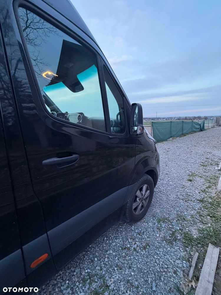 Mercedes-Benz 319 - 25