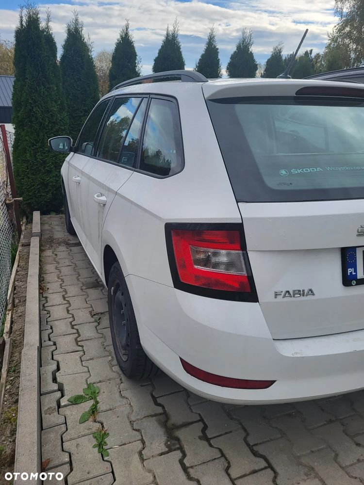 Skoda Fabia 2022 photo 4