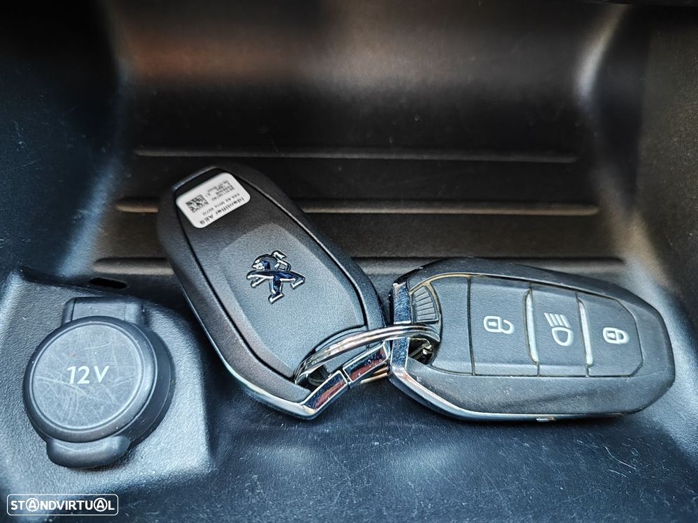 Peugeot 2008 1.5 BlueHDi Allure Pack - 21