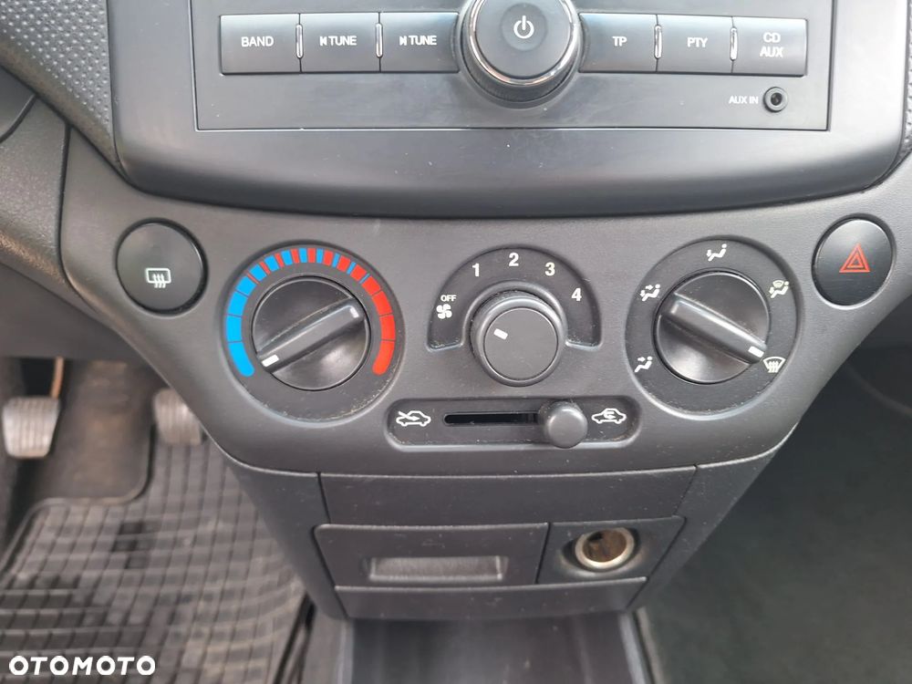 Chevrolet Aveo 1.2 16V Base+ - 21