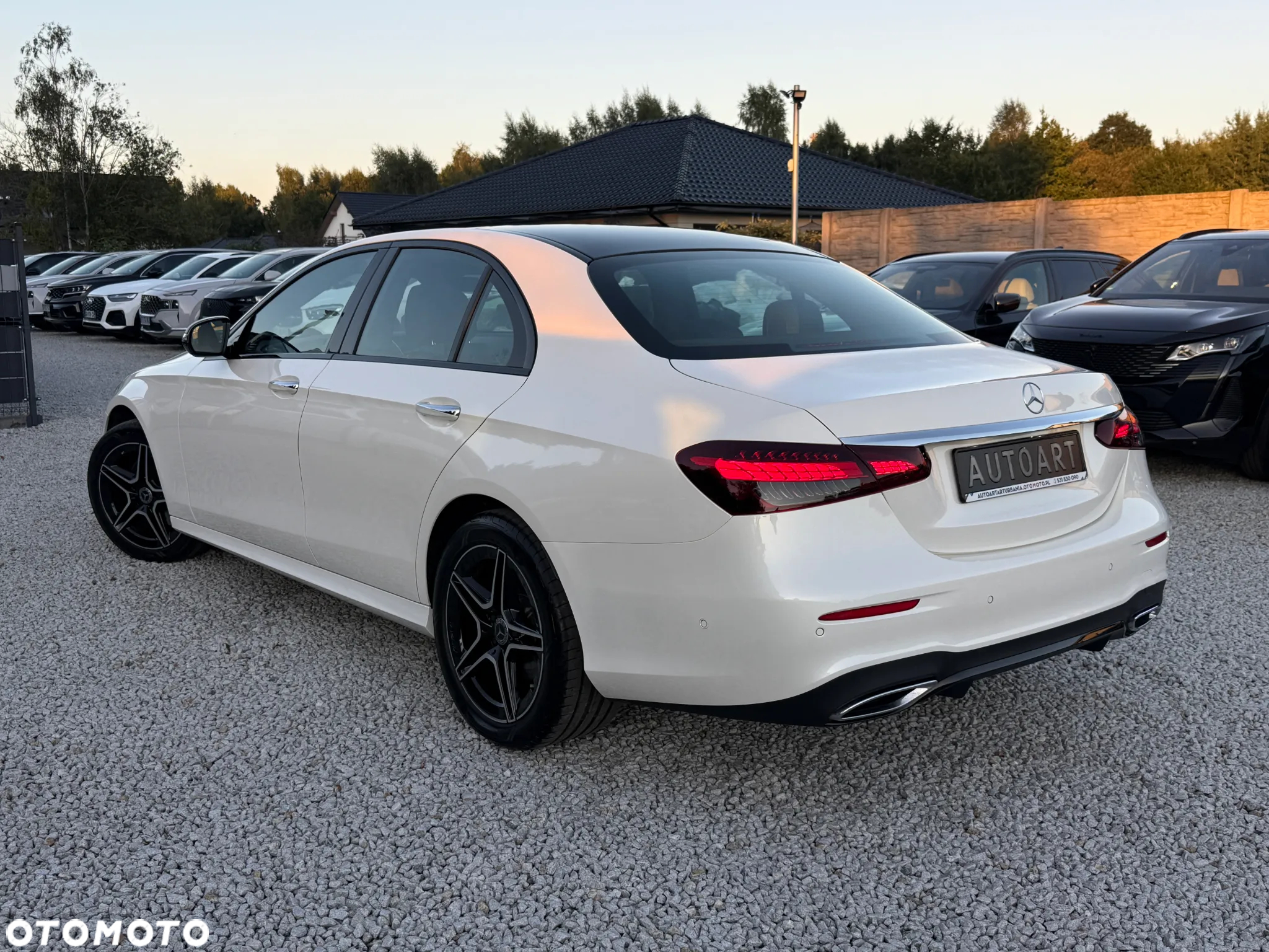 Mercedes-Benz Klasa E 220 d 4Matic T 9G-TRONIC AMG Line - 11