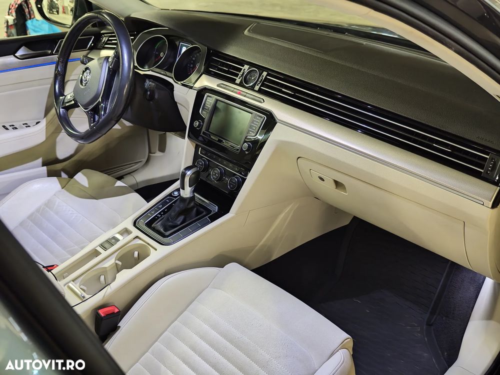Volkswagen Passat - 19