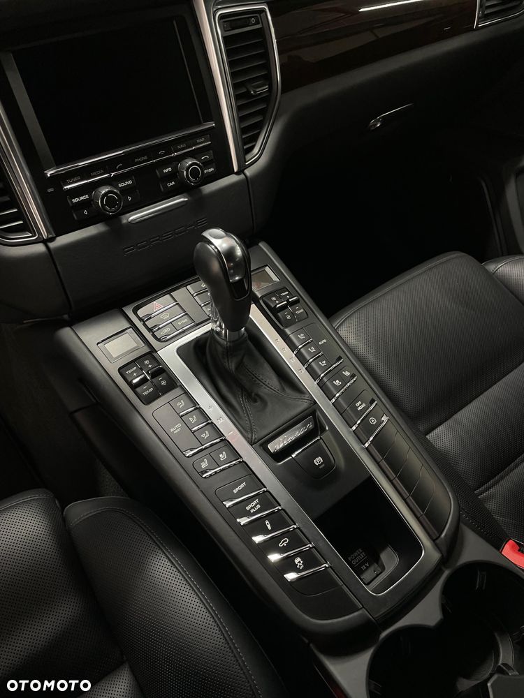 Porsche Macan Turbo PDK - 19