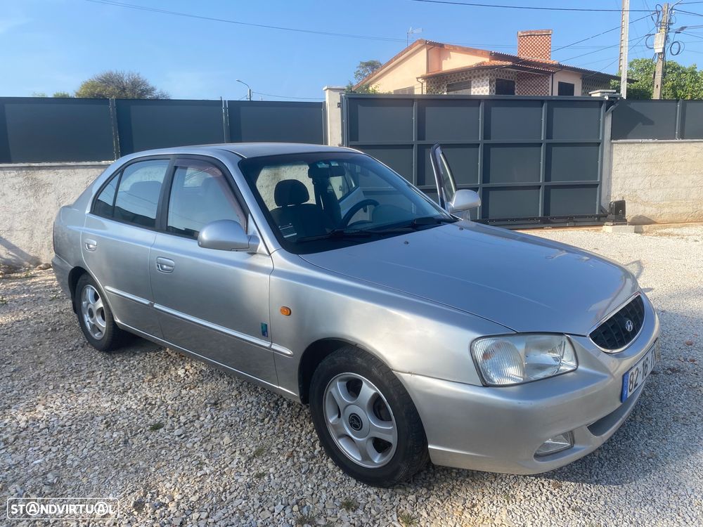 Hyundai Accent - 1