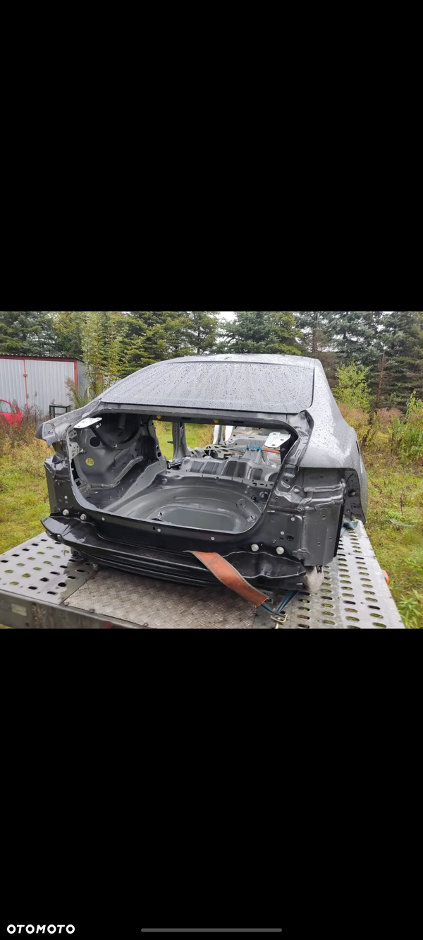 dupa tył karoserii jaguar XE X760