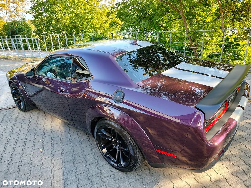 Dodge Challenger - 10